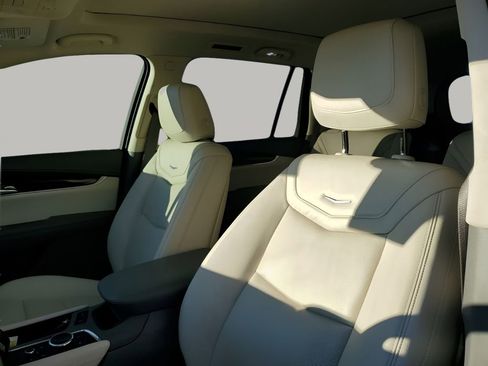 Used 2020 Cadillac XT6 Premium Luxury image 33