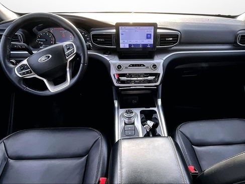 Used 2022 Ford Explorer XLT w/ Equipment Group 202A image 14