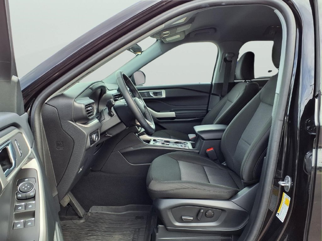 Used 2024 Ford Explorer XLT AWD/4WD image 14