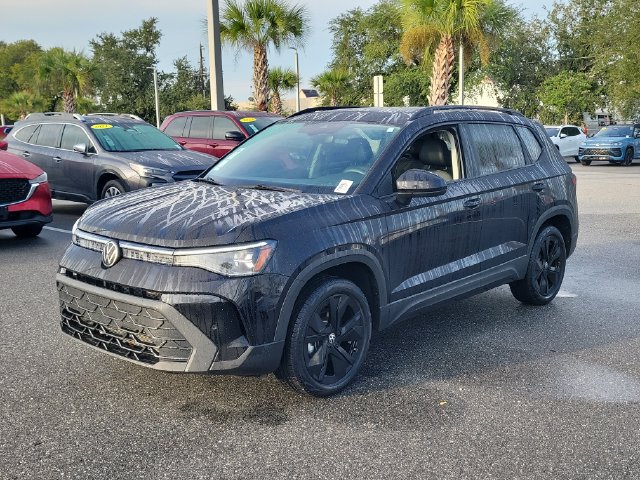 Certified 2026 Volkswagen Taos SE FWD image 2