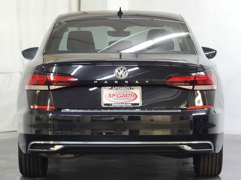 Used 2021 Volkswagen Passat 2.0T SE FWD image 6