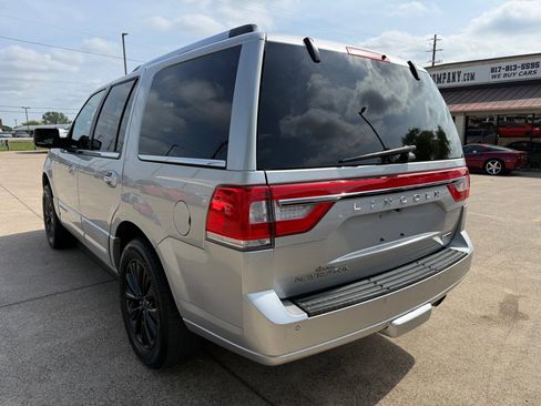 Used 2015 Lincoln Navigator 2WD image 5