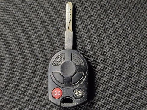 Used 2018 Ford Focus SE w/ SE Appearance Package image 32