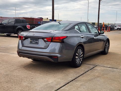 Used 2024 Nissan Altima 2.5 SV image 6