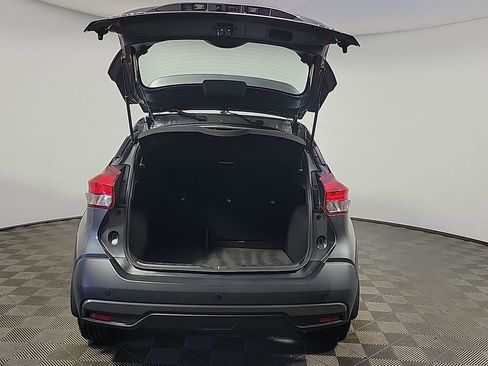 Used 2019 Nissan Kicks SR w/ SR Premium Package image 7