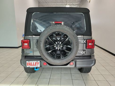 Used 2024 Jeep Wrangler Unlimited Sahara AWD/4WD image 12