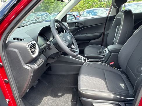 New 2025 Hyundai Venue Limited image 9