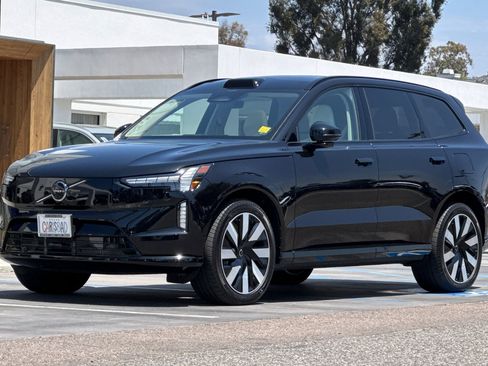 Certified 2025 Volvo EX90 Ultra AWD/4WD image 8