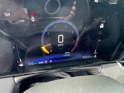 Used 2025 Chevrolet TrailBlazer LT AWD/4WD image 23