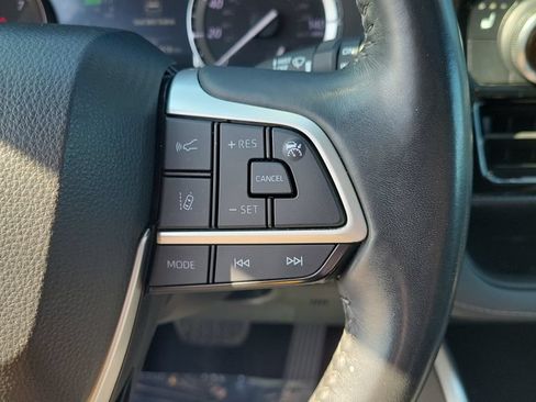 Used 2022 Toyota Highlander XSE FWD image 22