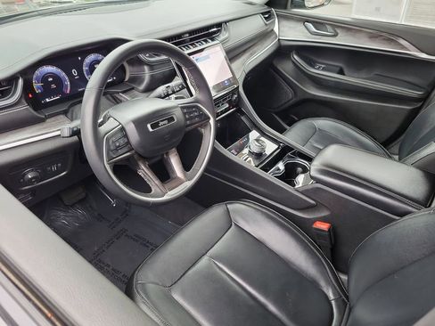 Certified 2023 Jeep Grand Cherokee Limited image 3