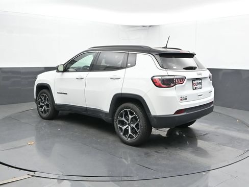 Used 2025 Jeep Compass Limited AWD/4WD image 9