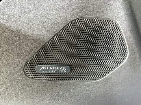 Used 2019 Jaguar F-PACE R-Sport image 22