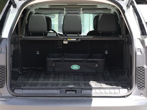 Used 2024 Land Rover Discovery S AWD/4WD image 8