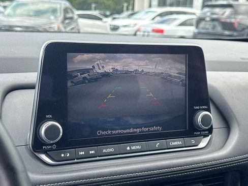 Used 2025 Nissan Rogue SV FWD image 22