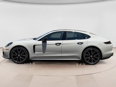 Used 2023 Porsche Panamera RWD image 2