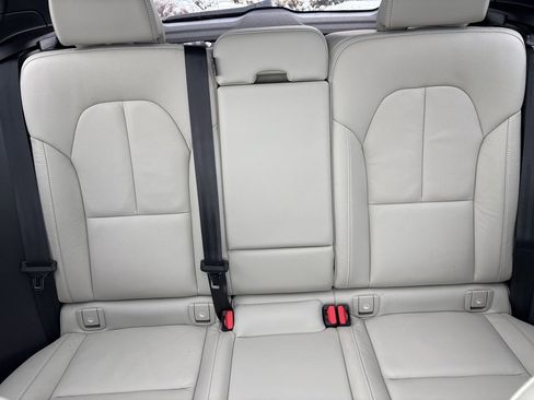 Used 2023 Volvo XC40 B5 Plus w/ Protection Package Premier image 30