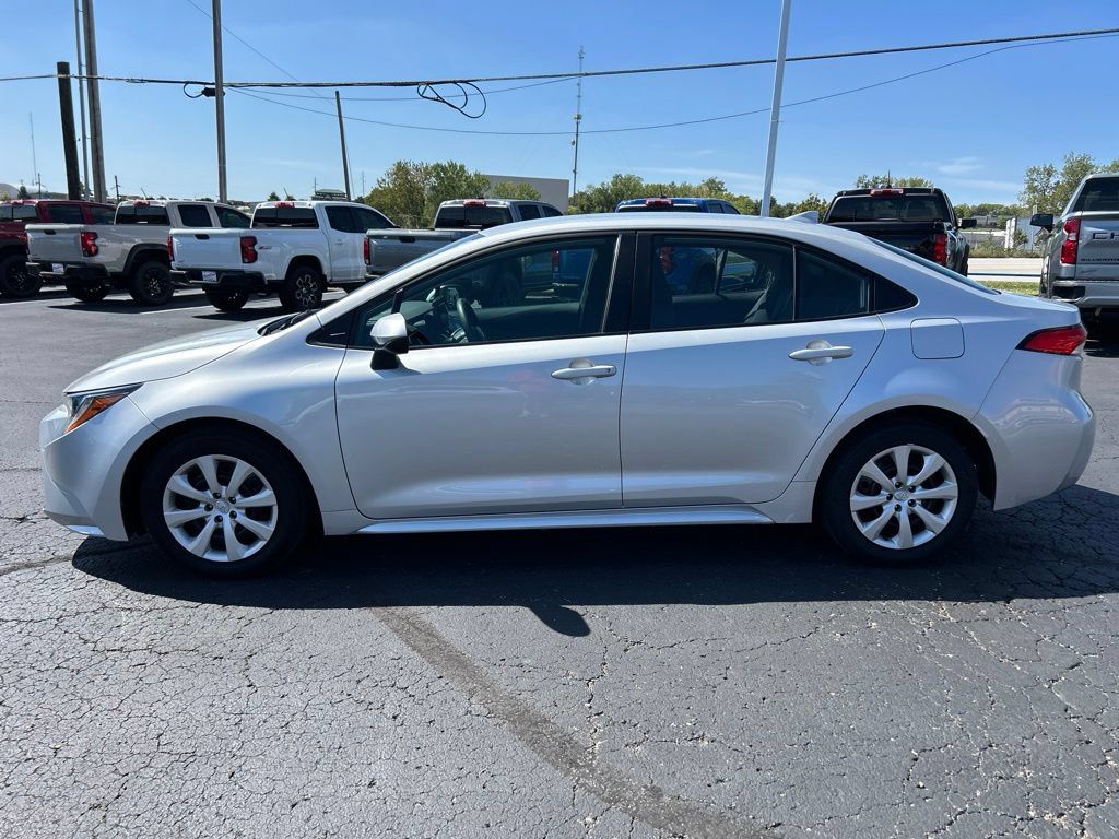 Used 2025 Toyota Corolla LE FWD image 8