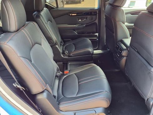 Used 2025 Honda Pilot TrailSport image 12