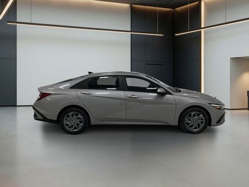 Certified 2024 Hyundai Elantra SEL FWD image 6