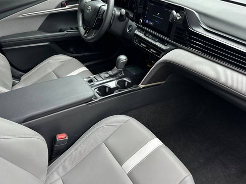 Used 2025 Toyota Camry SE FWD image 16
