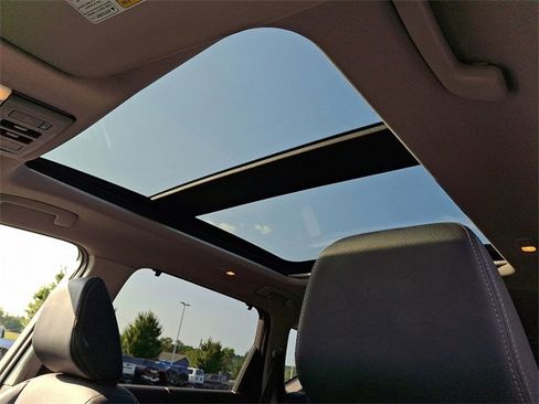 Used 2021 Nissan Rogue SL w/ Premium Package image 19