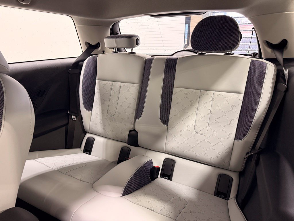 Used 2025 MINI Cooper 2-Door Hardtop FWD image 19