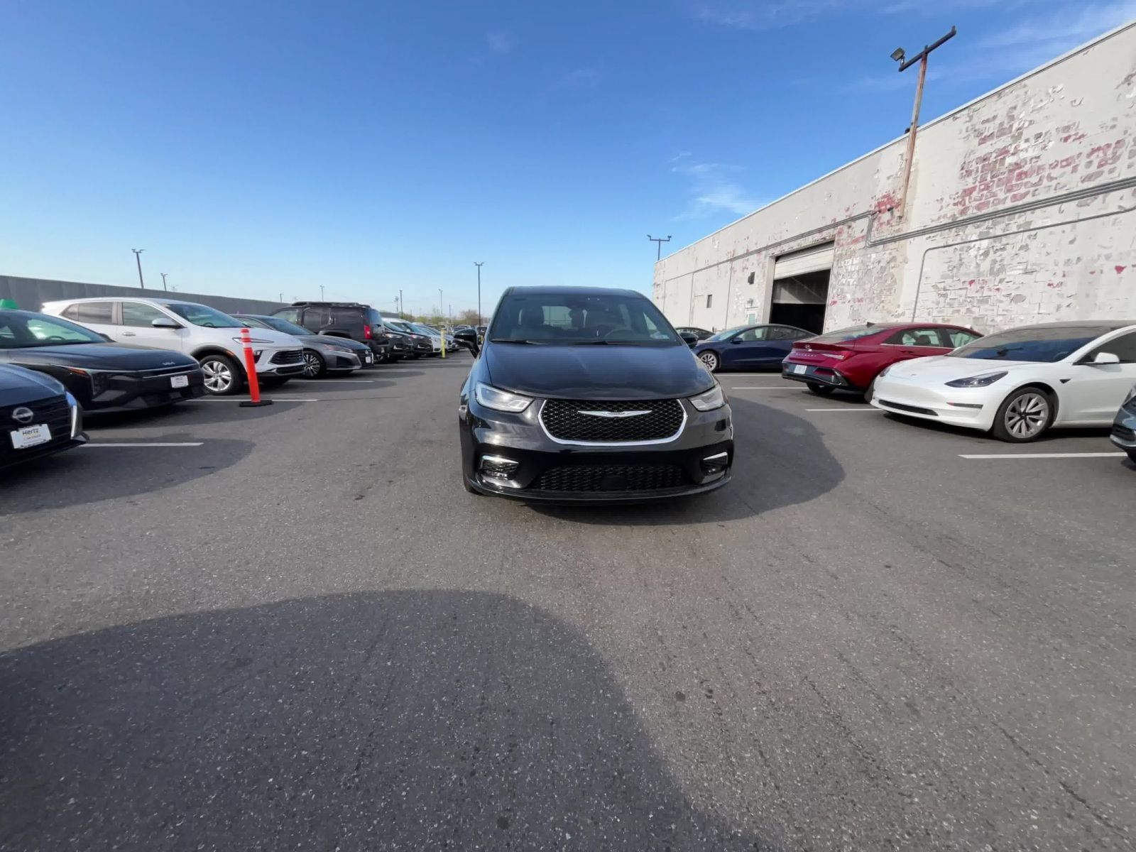 Used 2025 Chrysler Pacifica Select FWD image 4