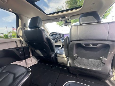 Certified 2023 Chrysler Pacifica Limited FWD image 20