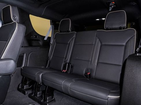 Used 2022 Chevrolet Suburban Premier w/ Premium Package AWD/4WD image 18