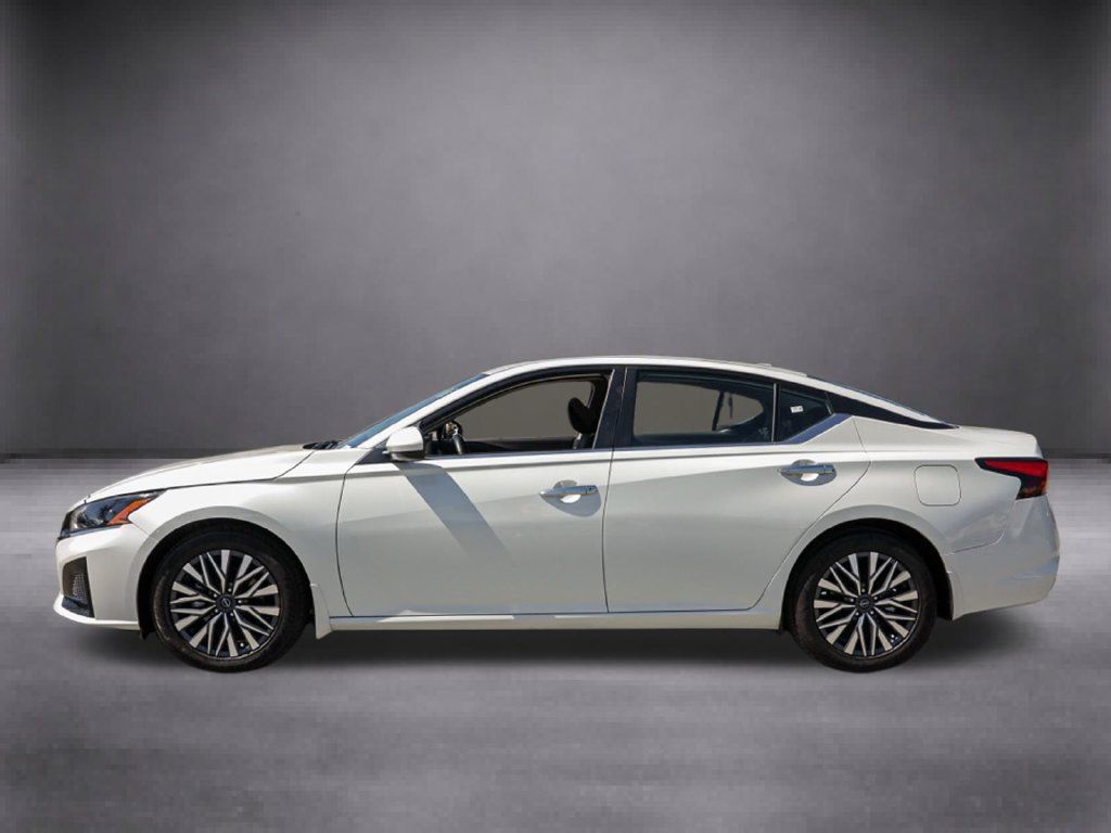 Used 2023 Nissan Altima 2.5 SV w/ SV Premium Package FWD image 9