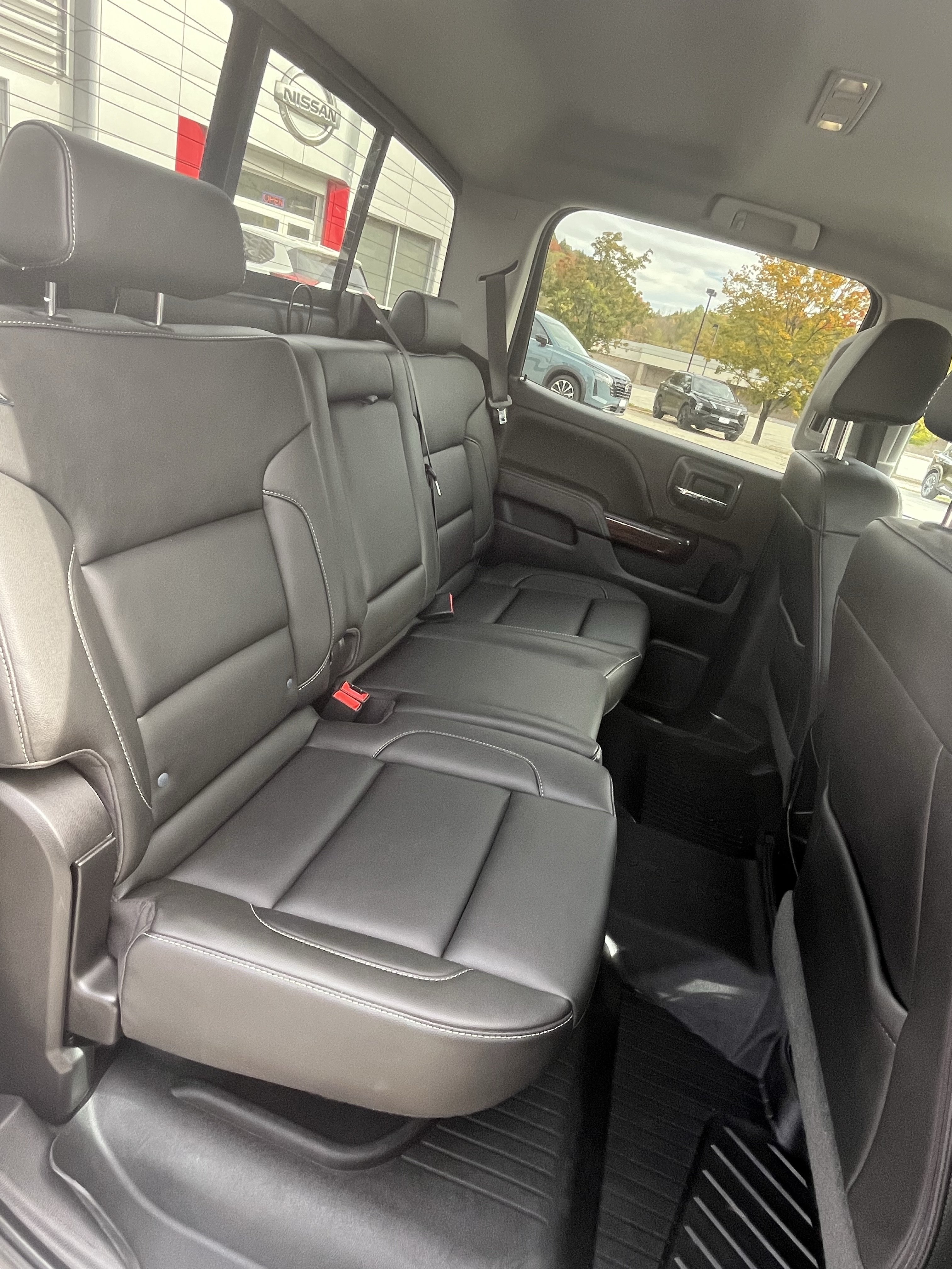 Used 2018 GMC Sierra 1500 SLT w/ SLT Premium Package AWD/4WD image 18