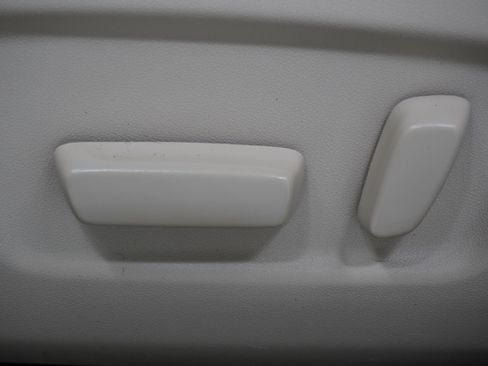 Used 2015 Toyota Highlander Limited image 16