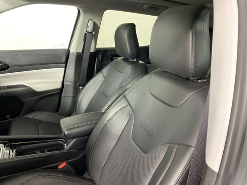 Used 2022 Jeep Compass Limited w/ Sun and Sound Group image 9