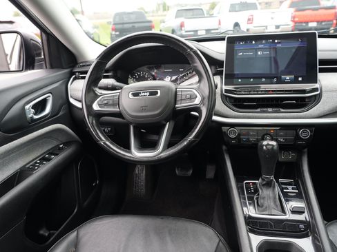 Used 2022 Jeep Compass Latitude w/ Sun and Sound Group AWD/4WD image 21