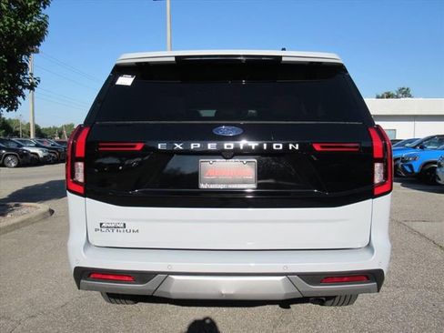 Used 2025 Ford Expedition Platinum AWD/4WD image 5