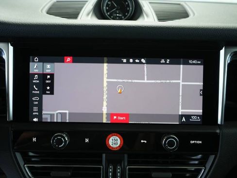 Certified 2024 Porsche Macan image 20