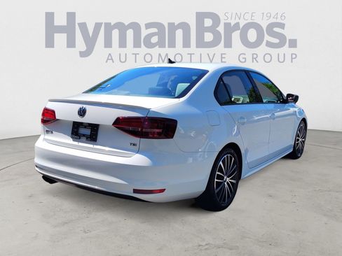 Used 2016 Volkswagen Jetta Sport FWD image 3