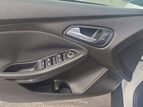 Used 2016 Ford Focus SE image 16