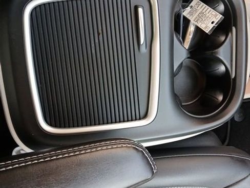 Used 2024 Chrysler Pacifica Touring-L FWD image 37