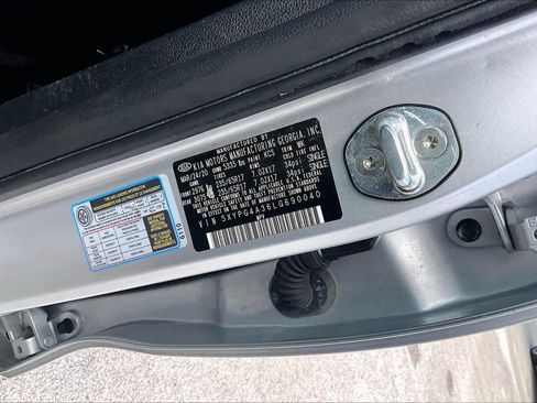 Used 2020 Kia Sorento LX FWD image 32