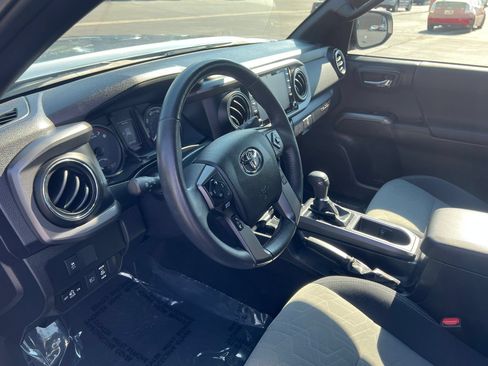 Used 2021 Toyota Tacoma TRD Off-Road w/ Technology Package AWD/4WD image 11