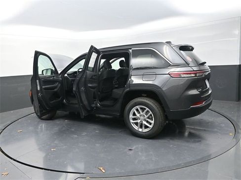 New 2025 Jeep Grand Cherokee Laredo w/ Luxury Tech Group I image 29