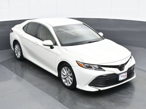 Used 2018 Toyota Camry LE FWD image 25