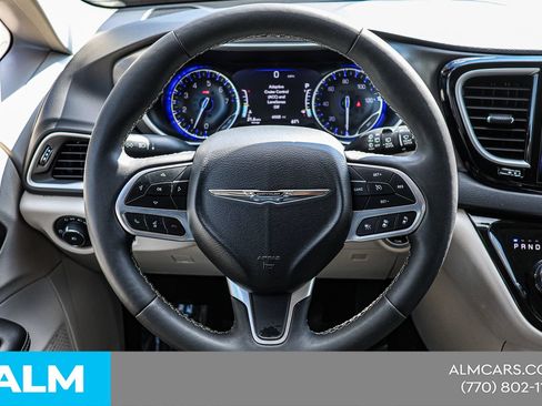 Used 2024 Chrysler Pacifica Touring-L FWD image 24