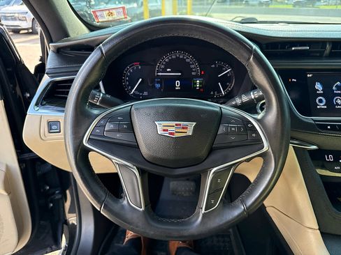 Used 2017 Cadillac XT5 FWD image 40