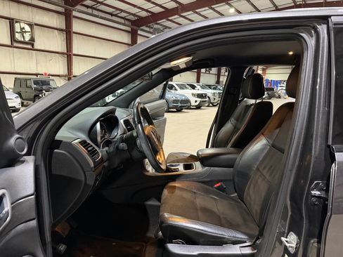 Used 2018 Jeep Grand Cherokee Altitude AWD/4WD image 13