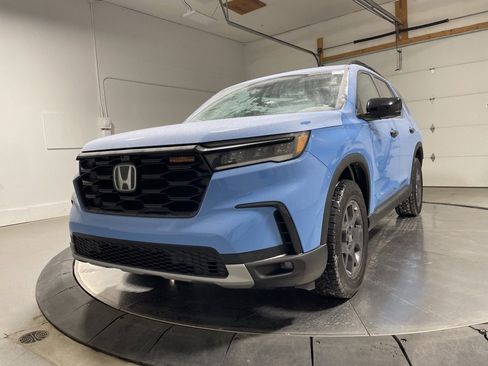 Used 2023 Honda Pilot TrailSport image 3