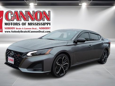 Used 2023 Nissan Altima 2.5 SR w/ SR Premium Package image 1