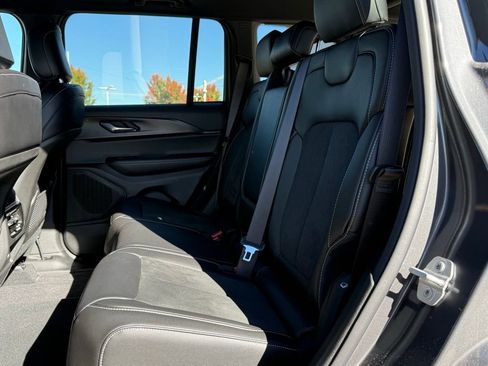 New 2025 Jeep Grand Cherokee Altitude image 27